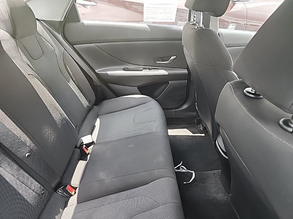 Used 2021 Hyundai Elantra SE FWD image 13