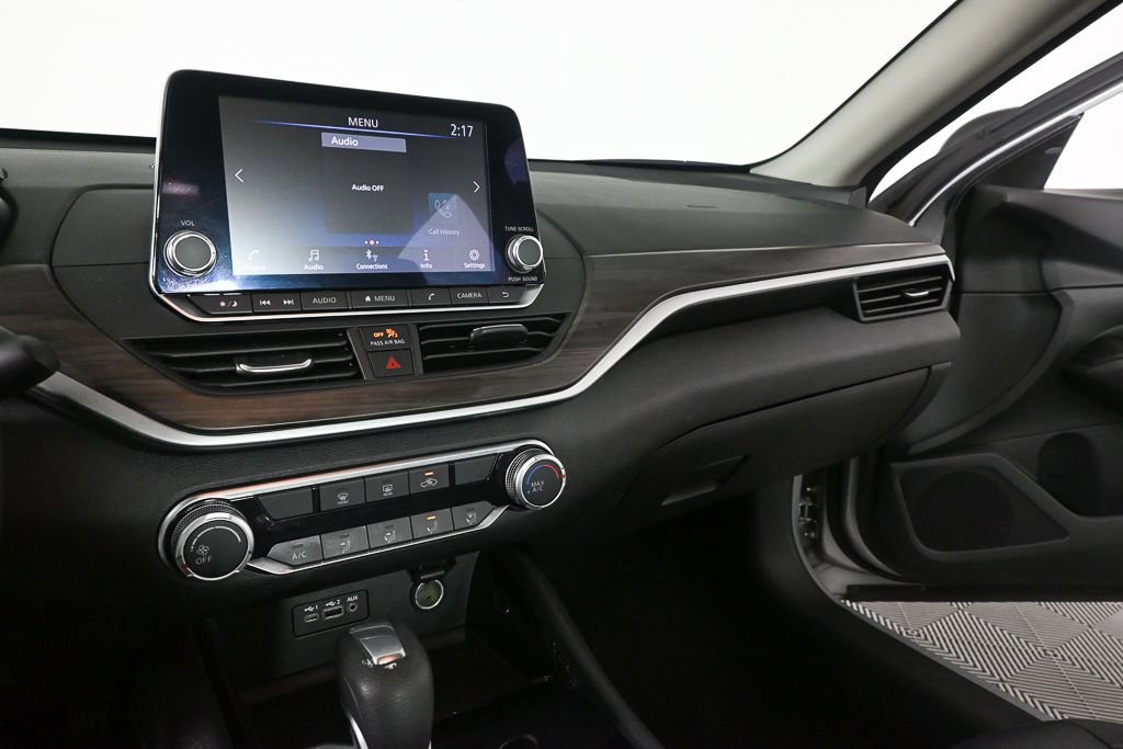 Used 2024 Nissan Altima 2.5 SV image 12