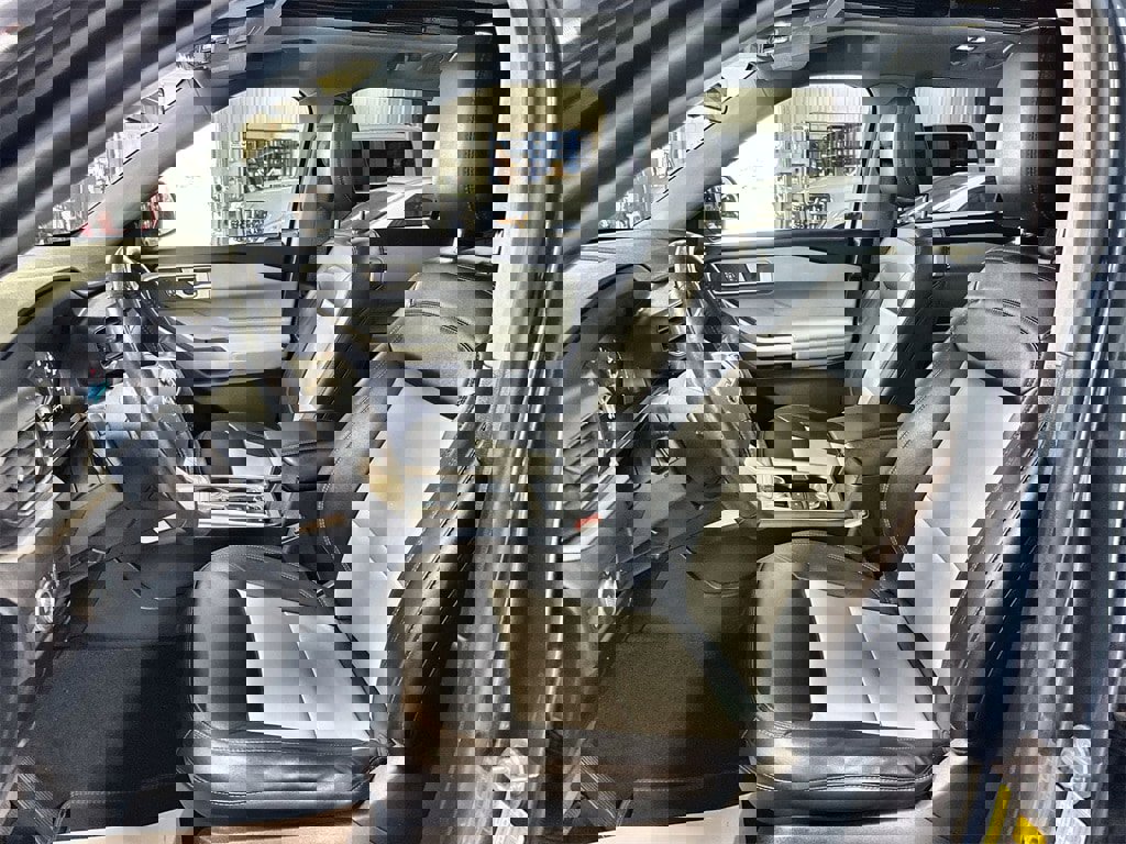 Used 2022 Ford Explorer XLT w/ Equipment Group 202A image 12