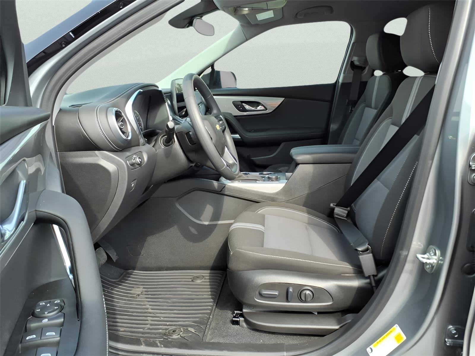 New 2025 Chevrolet Blazer LT w/ Midnight/Sport Edition image 15