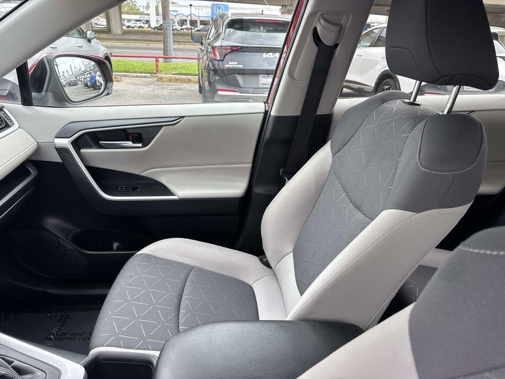 Used 2023 Toyota RAV4 XLE image 21
