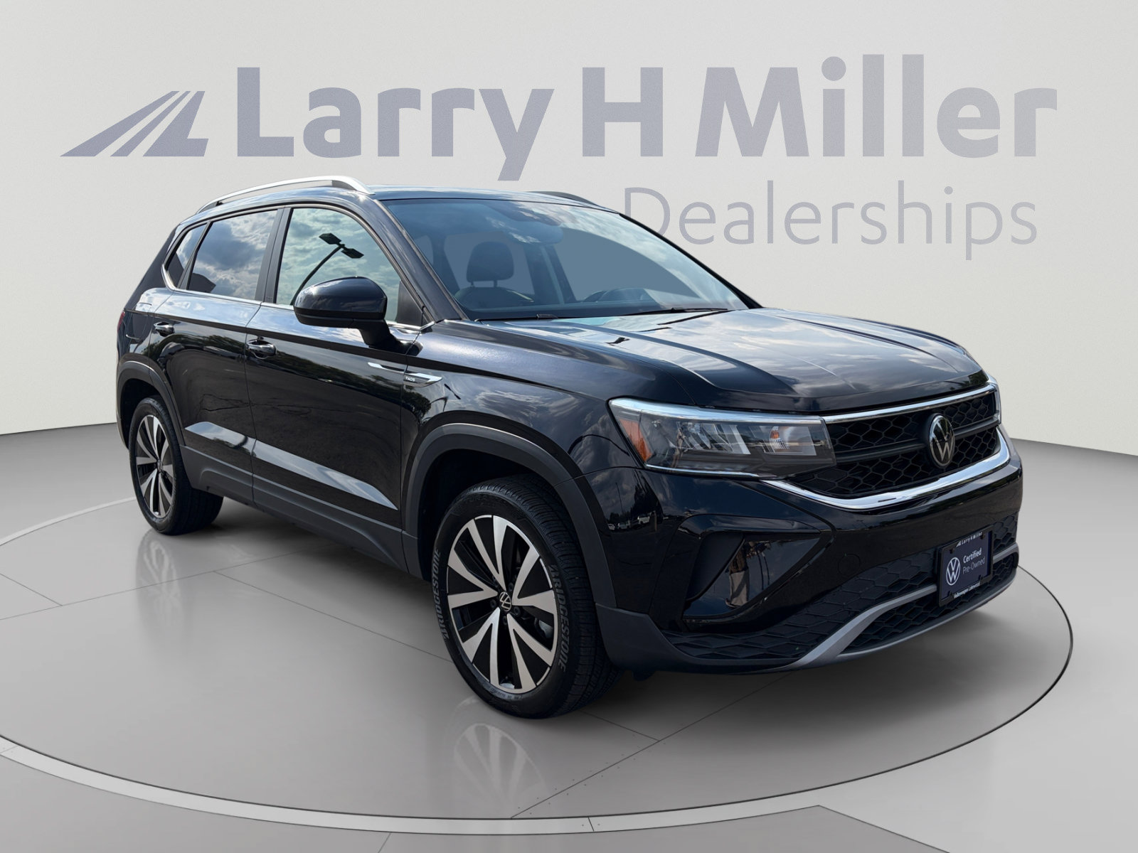 Certified 2023 Volkswagen Taos SE w/ Panoramic Sunroof Package AWD/4WD image 7