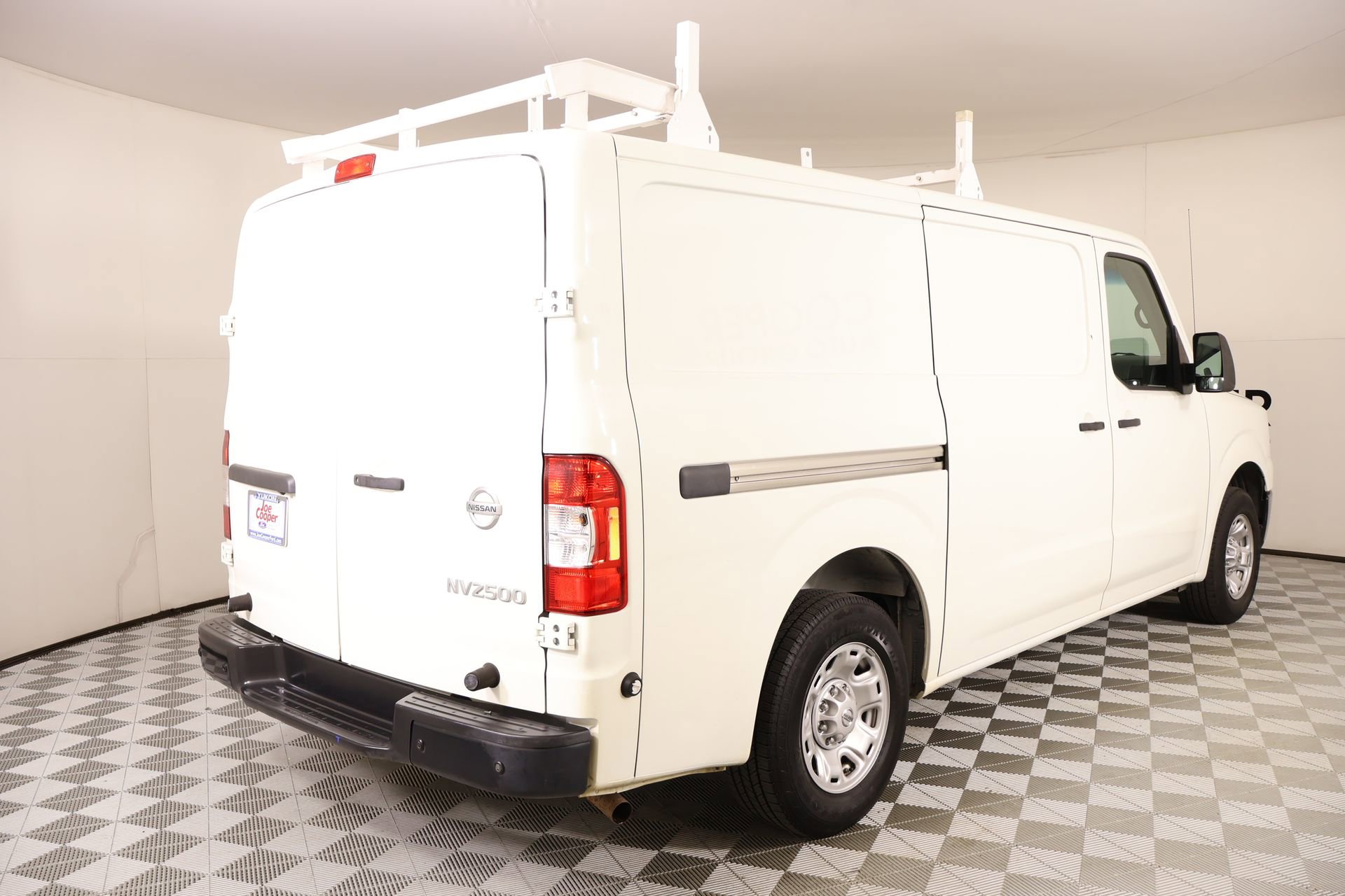 Used 2020 Nissan NV 2500 SV image 17