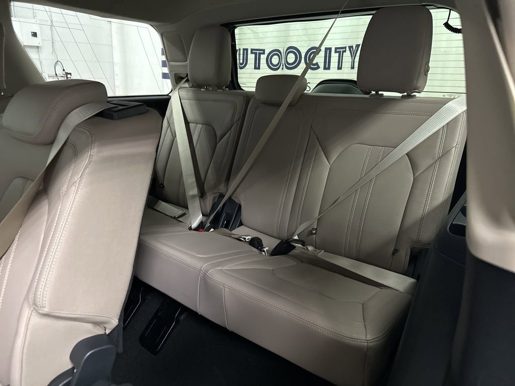 Used 2024 Ford Expedition Limited image 23