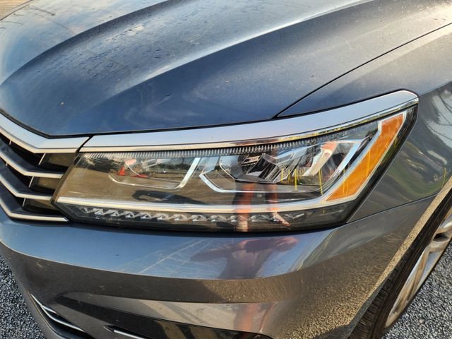 Used 2017 Volkswagen Passat 1.8T R-Line w/ R-Line Lighting Package FWD image 6