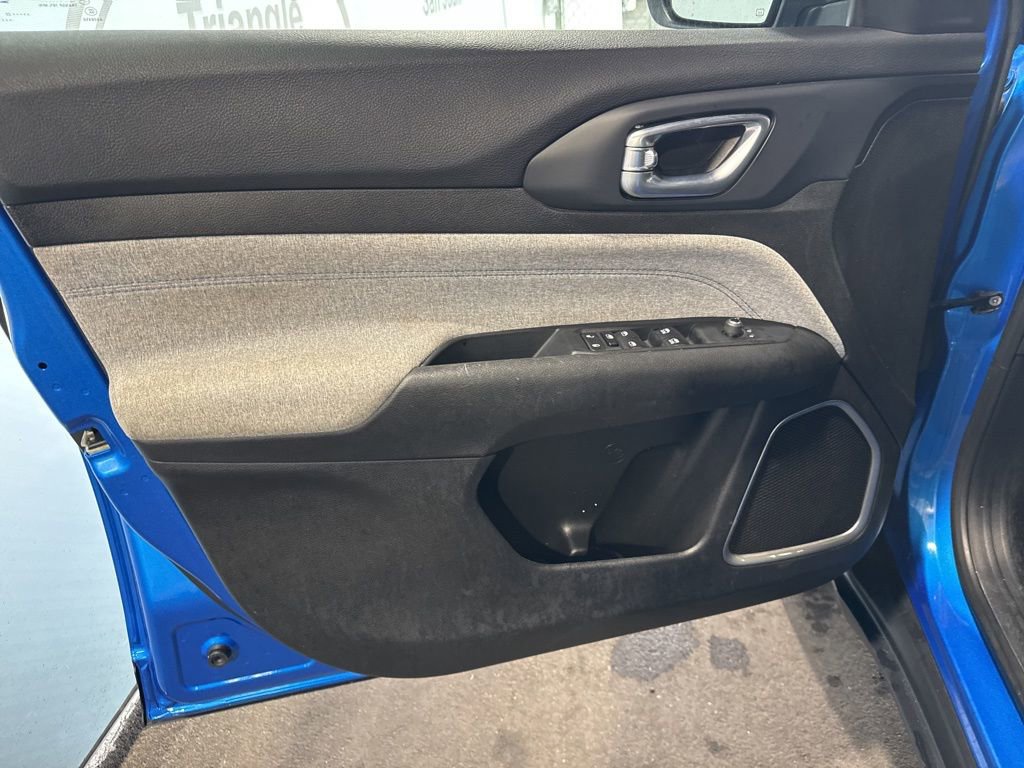 Used 2023 Jeep Compass Sport image 29