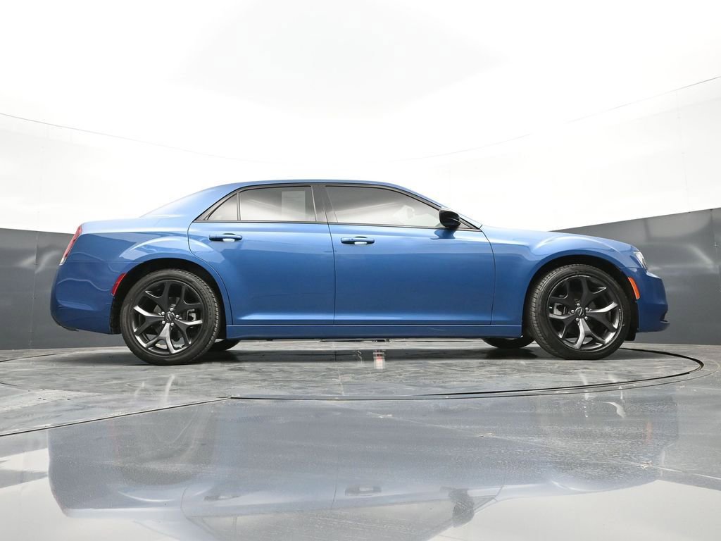 Used 2023 Chrysler 300 Touring w/ Sport Appearance Package image 39