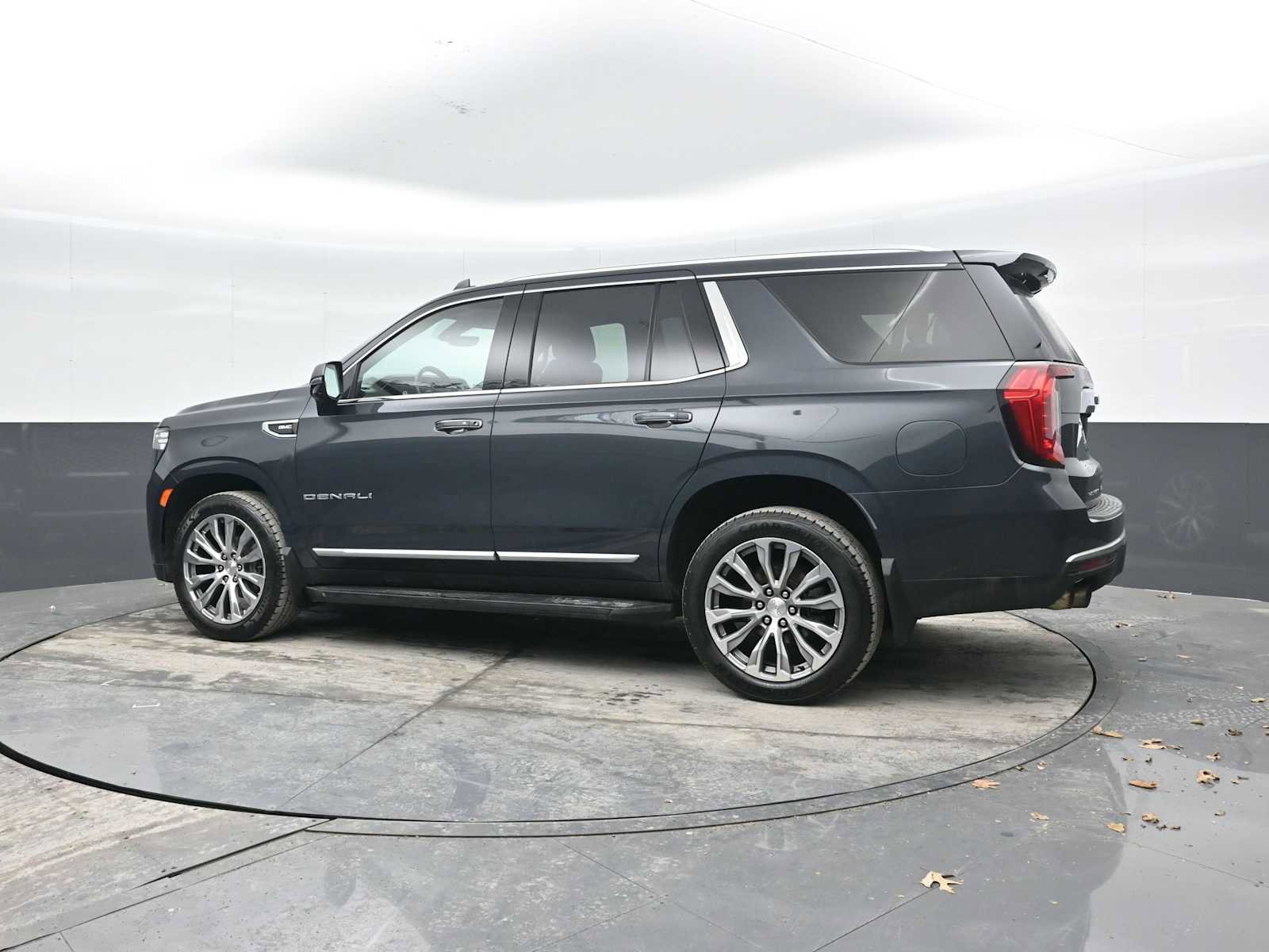 Used 2021 GMC Yukon Denali w/ Advanced Technology Package image 3