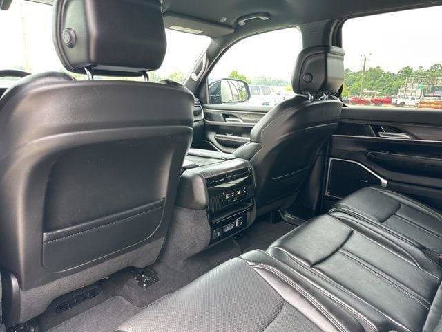 Certified 2024 Jeep Wagoneer Series II w/ Flexible Seating Group RWD image 32