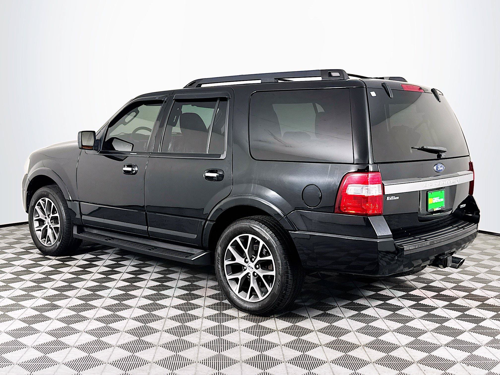 Used 2017 Ford Expedition XLT w/ Equipment Group 202A AWD/4WD image 6