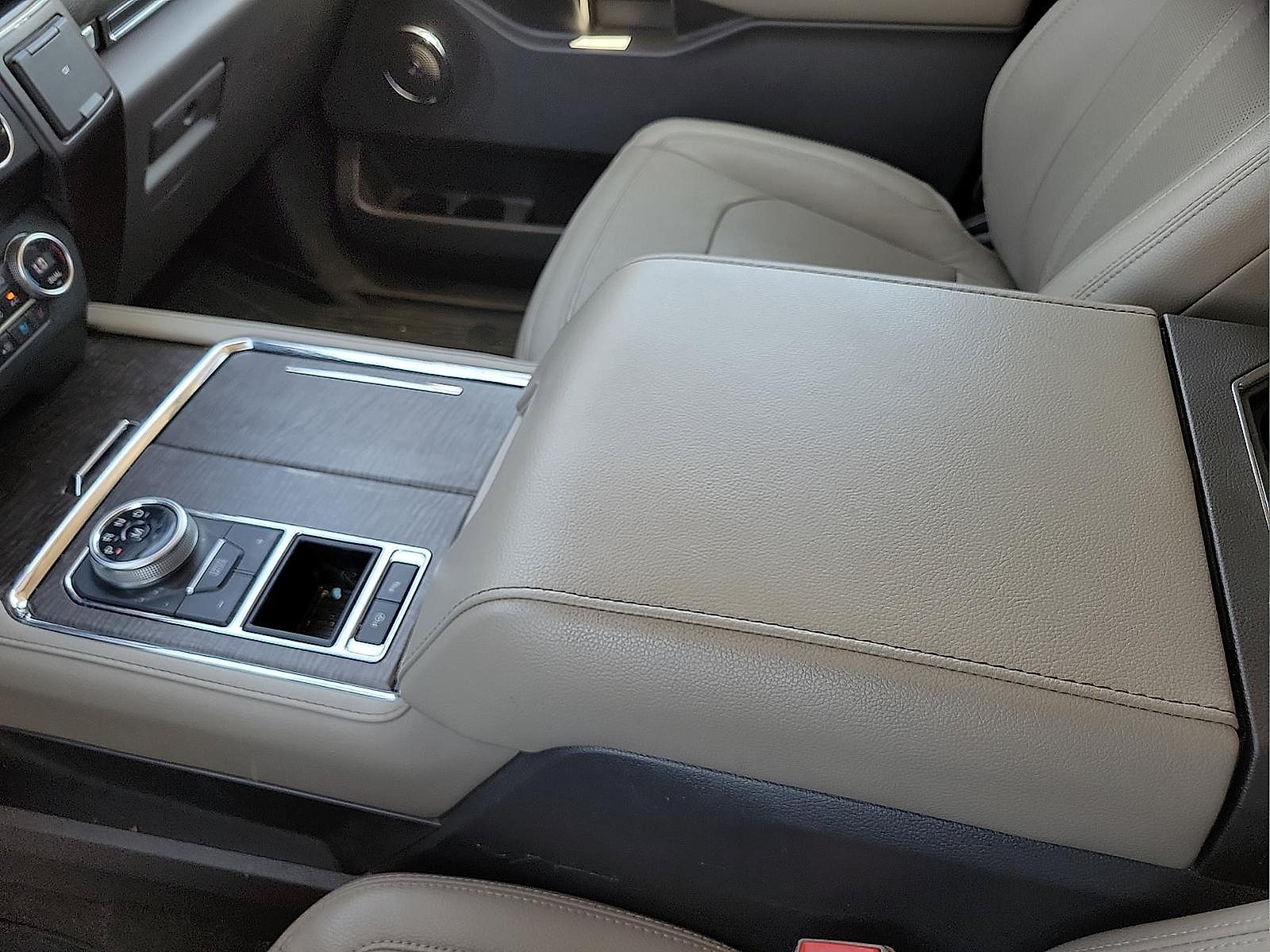 Used 2020 Ford Expedition Limited w/ Texas Edition Package RWD image 20