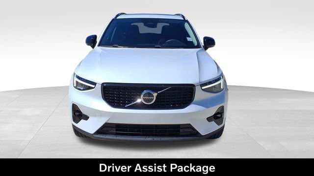Certified 2023 Volvo XC40 B5 Plus w/ Driver Assist Package image 3
