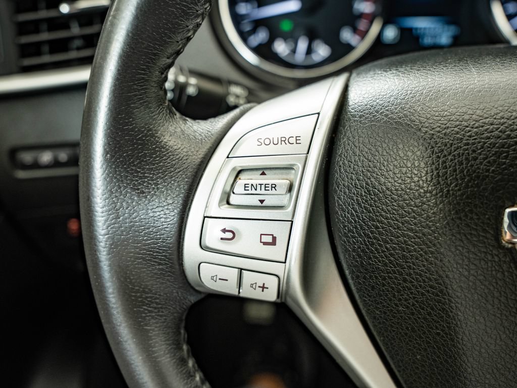 Used 2015 Nissan Rogue SL AWD/4WD image 28