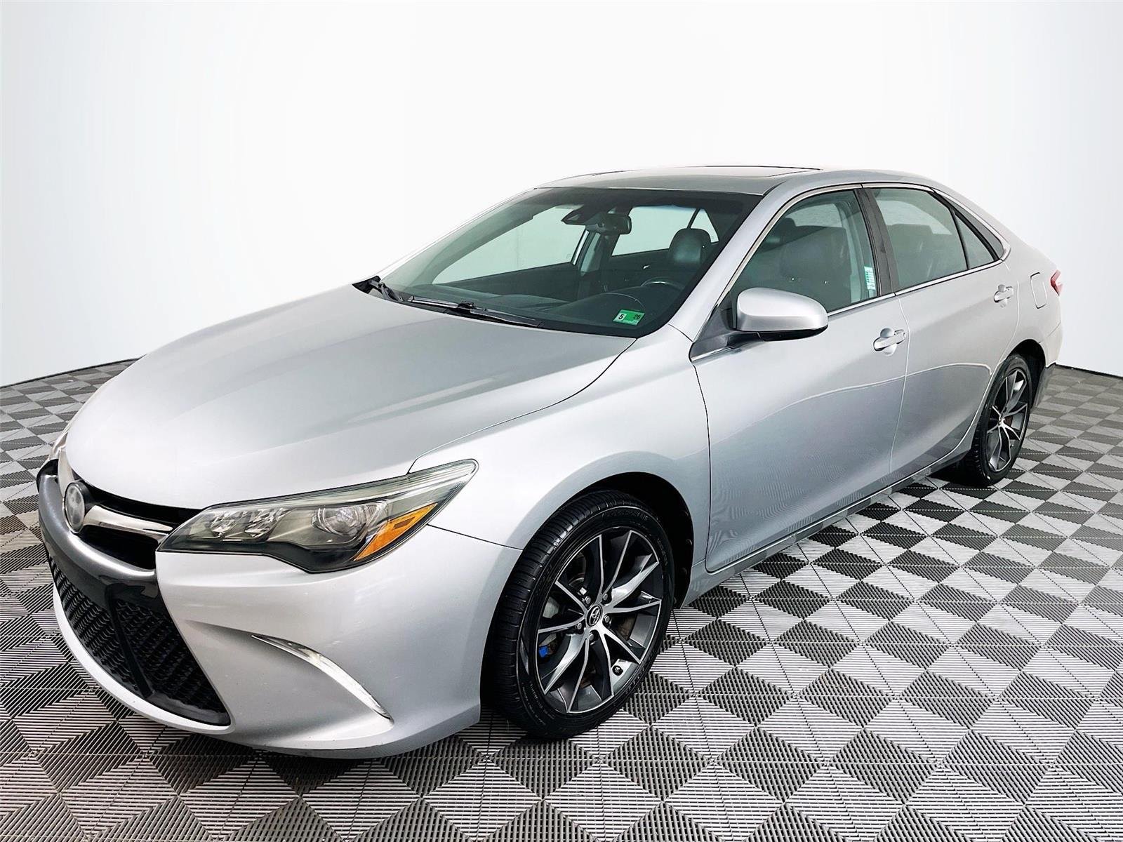 Used 2015 Toyota Camry XSE w/ Advanced Technology Package FWD image 3