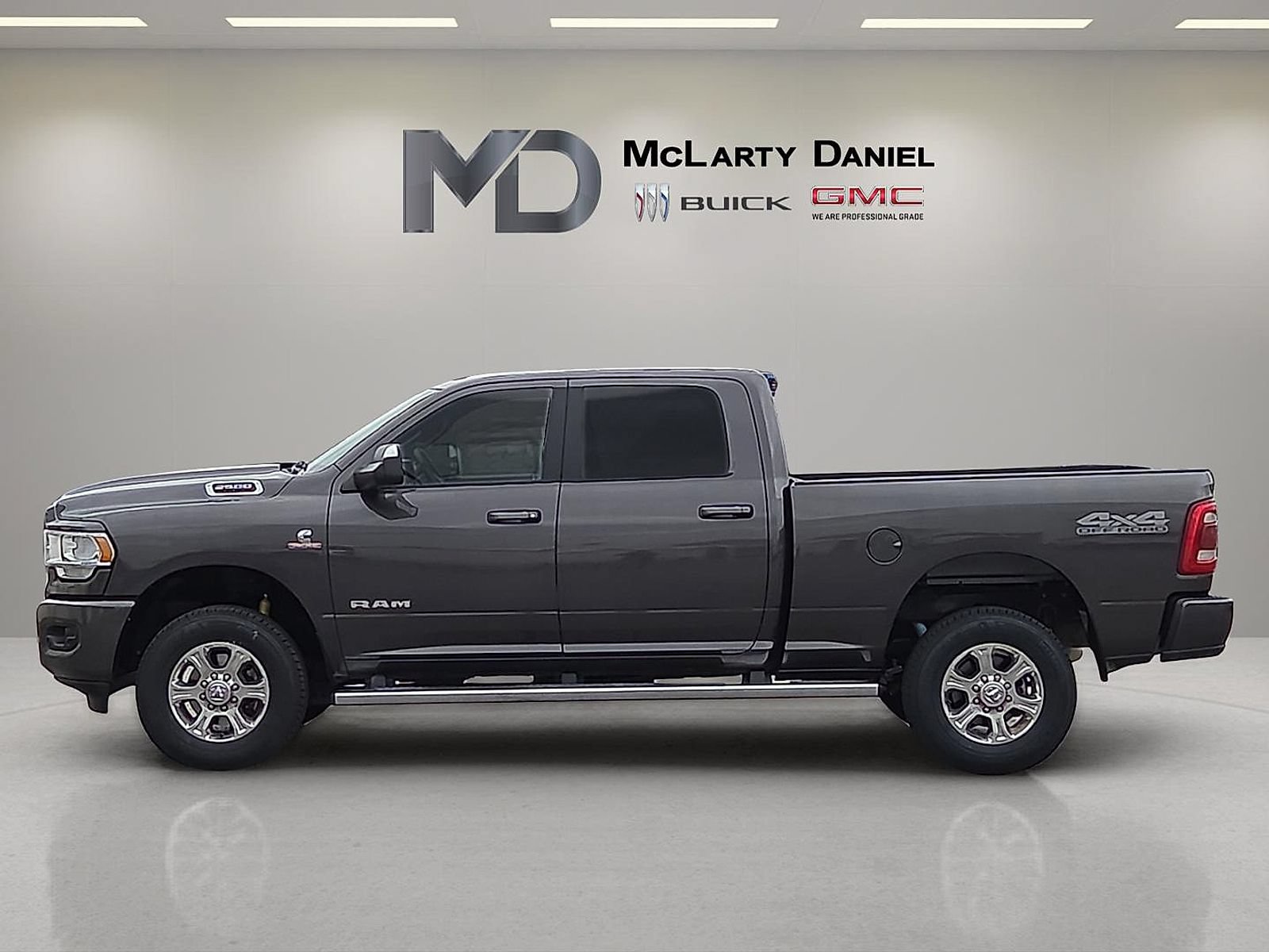 Used 2020 RAM 2500 Big Horn w/ Level 2 Equipment Group AWD/4WD image 2
