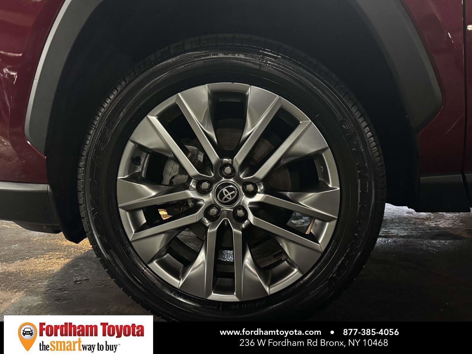 Used 2021 Toyota RAV4 XLE Premium image 9