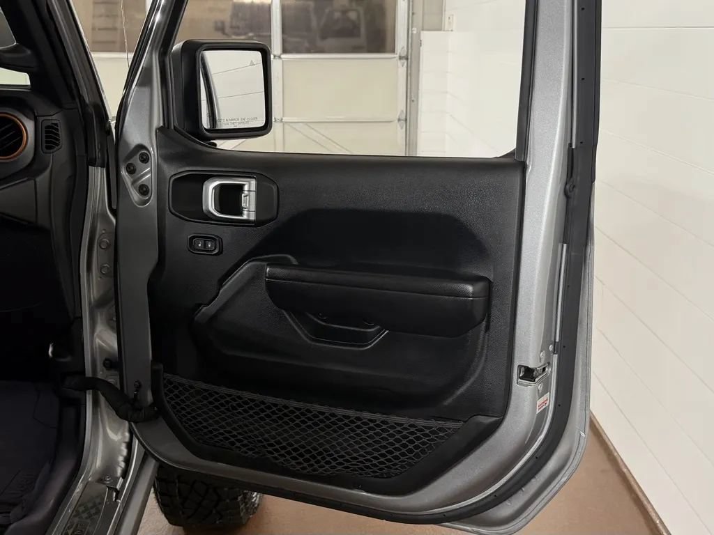 Used 2021 Jeep Gladiator Mojave AWD/4WD image 37
