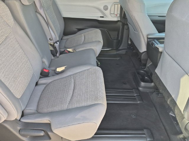 Certified 2025 Toyota Sienna LE FWD image 29