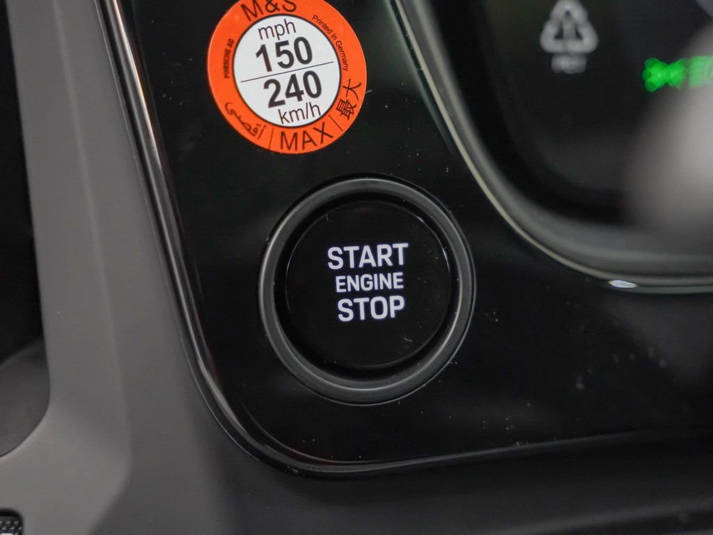 Certified 2025 Porsche Cayenne Coupe image 25