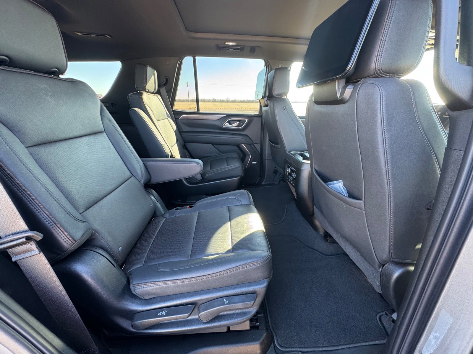 Used 2023 Chevrolet Tahoe High Country w/ Advanced Technology Package AWD/4WD image 17