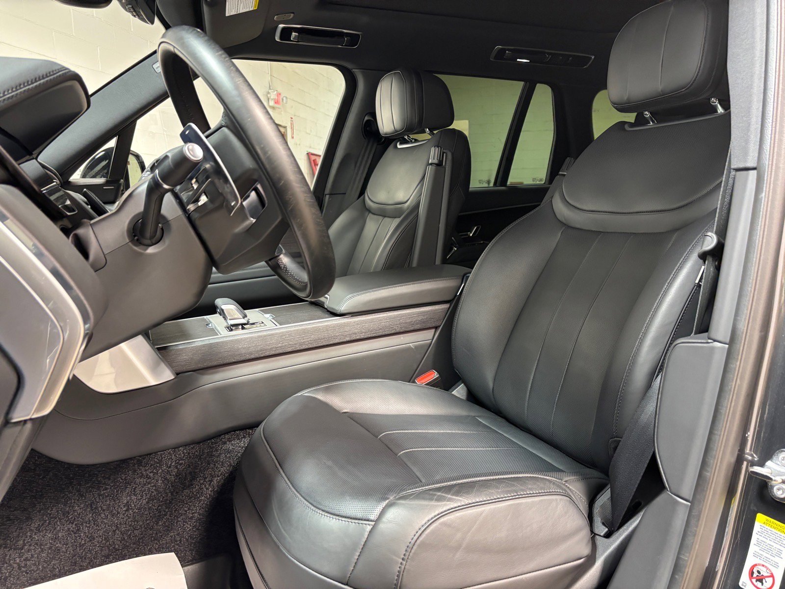 Used 2025 Land Rover Range Rover SE AWD/4WD image 22