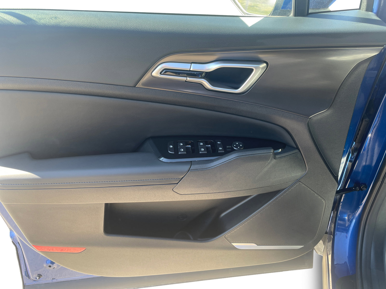 Used 2025 Kia Sportage EX image 20