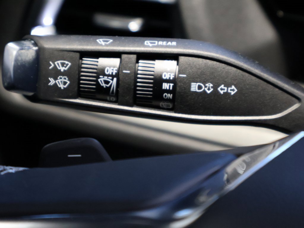 Used 2025 Chevrolet Traverse LT w/ Sun and Wheel Package image 15