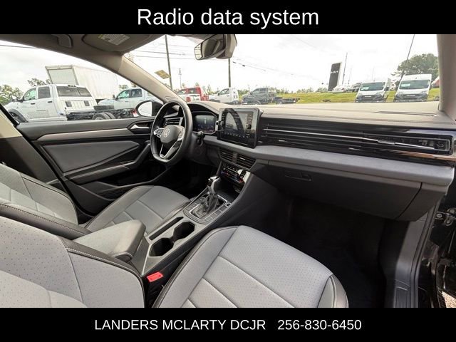 Used 2025 Volkswagen Jetta SE FWD image 9