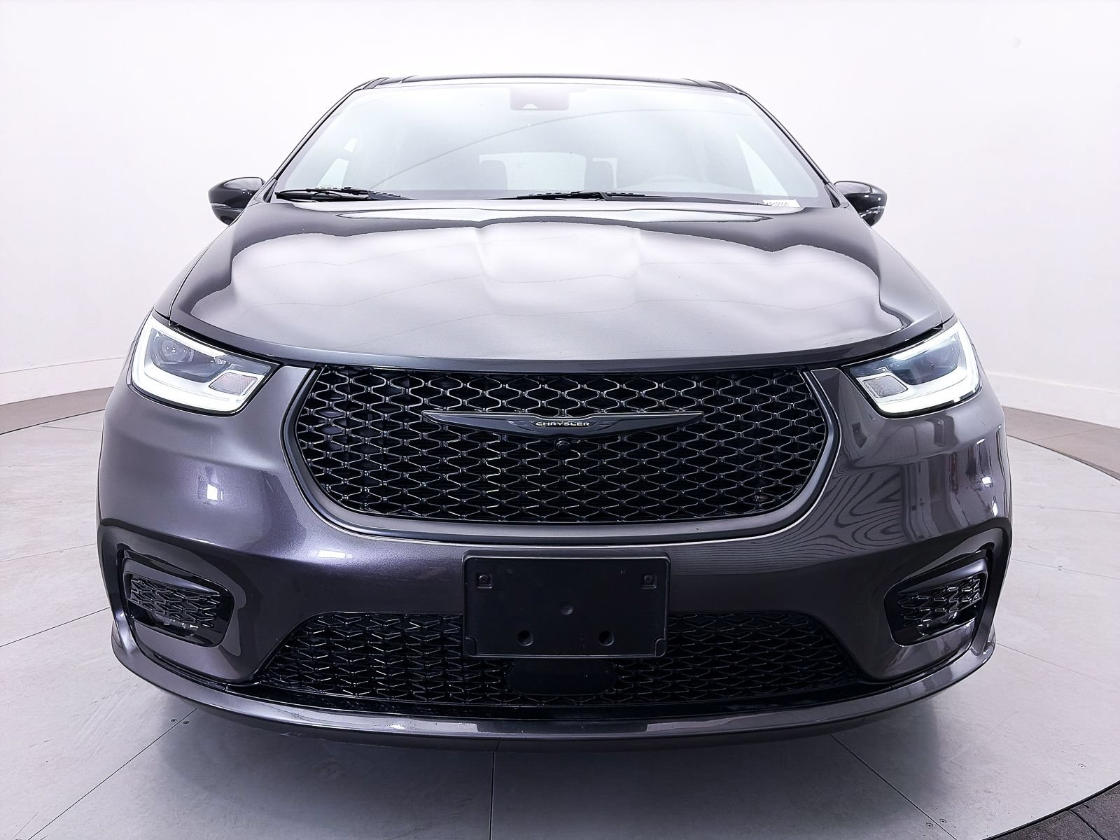 Used 2022 Chrysler Pacifica Touring-L w/ S Appearance Package FWD image 11