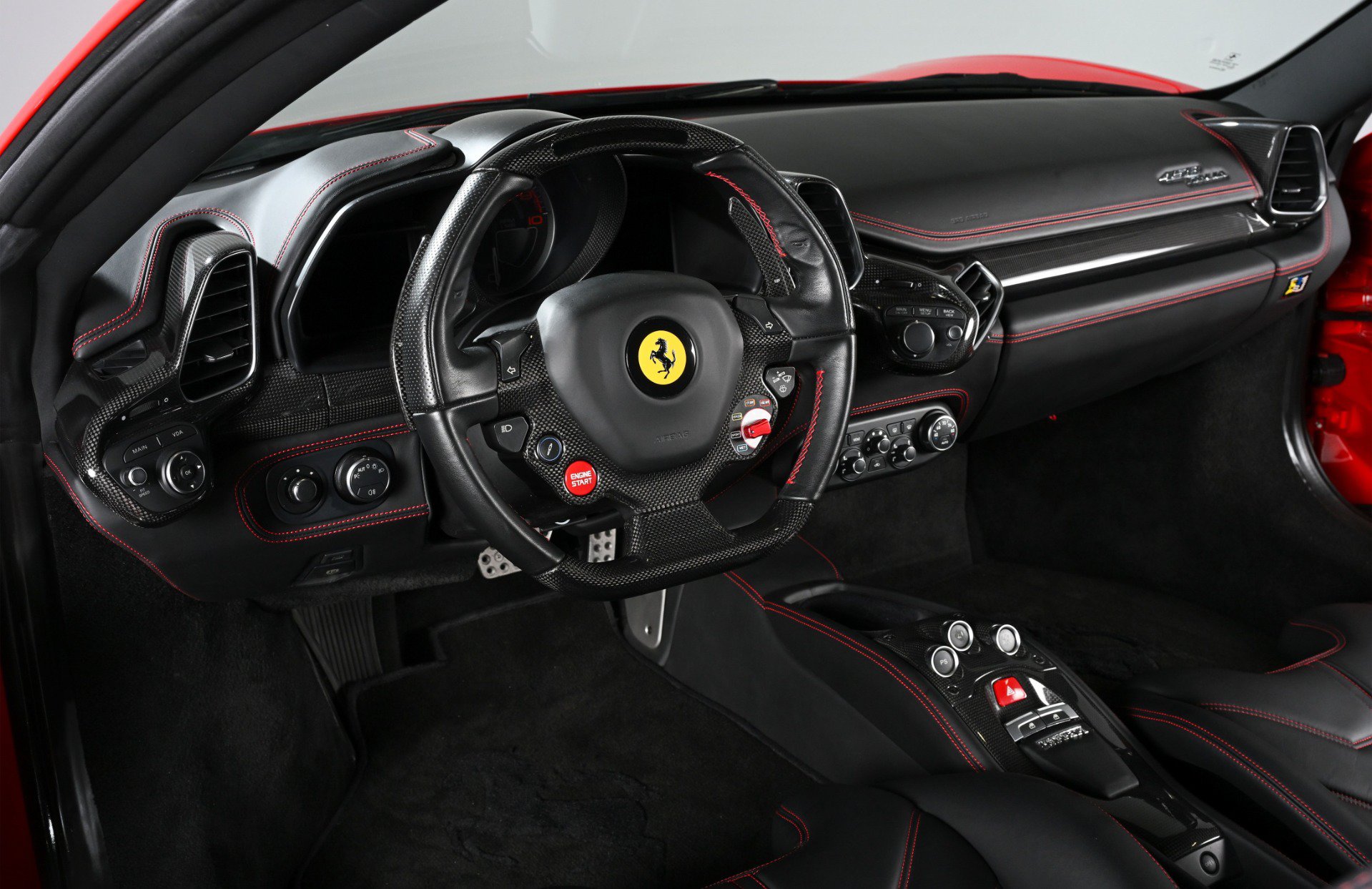 Used 2014 Ferrari 458 Italia Coupe RWD image 4
