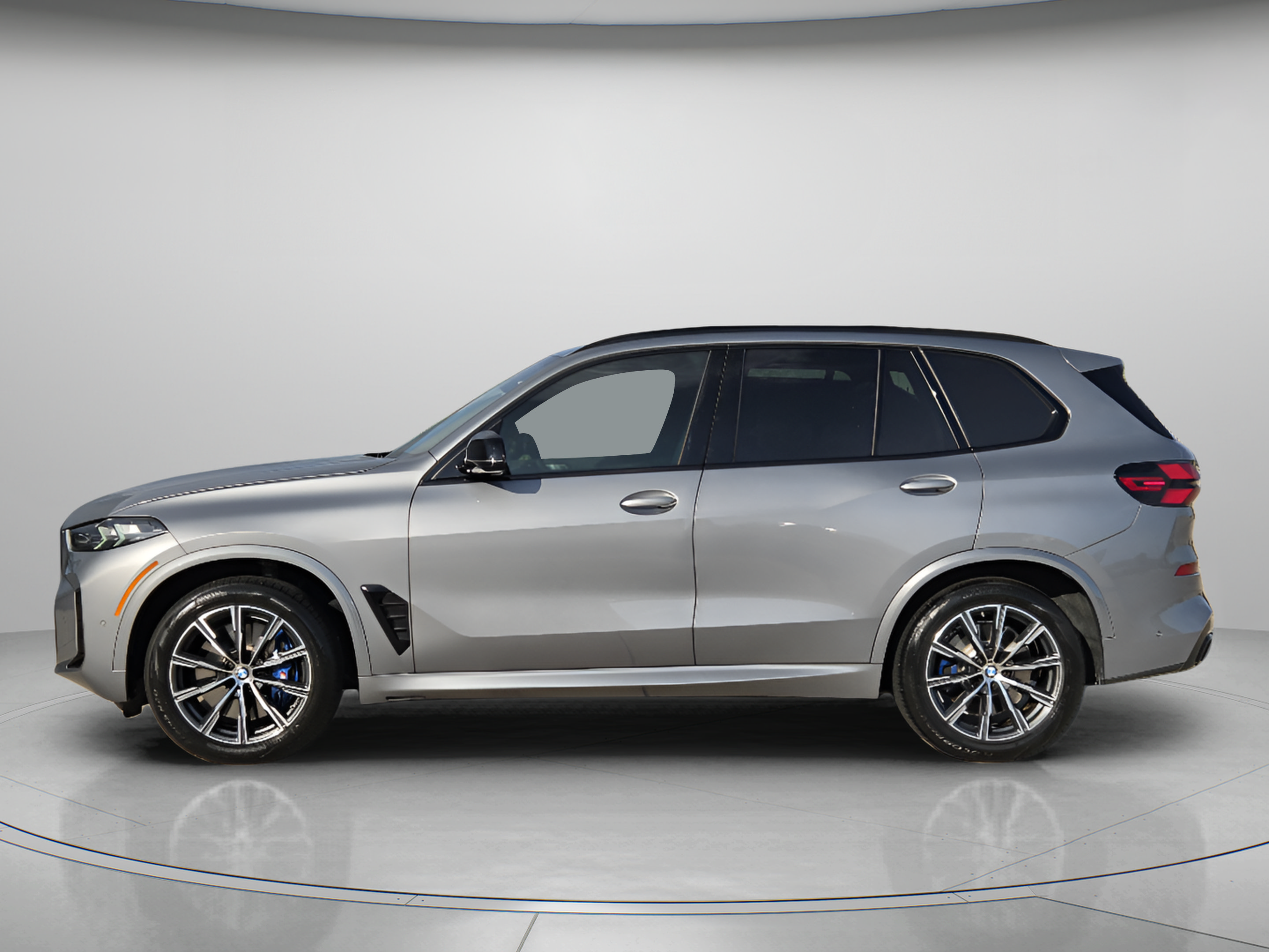 Used 2025 BMW X5 M60i w/ M Sport Professional Package AWD/4WD image 2