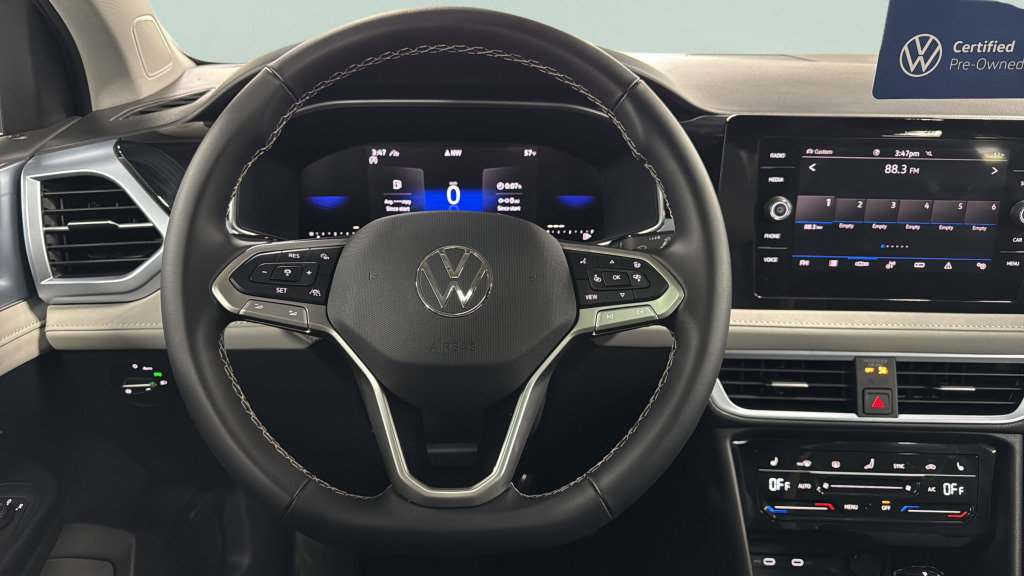 Used 2025 Volkswagen Taos SE image 33