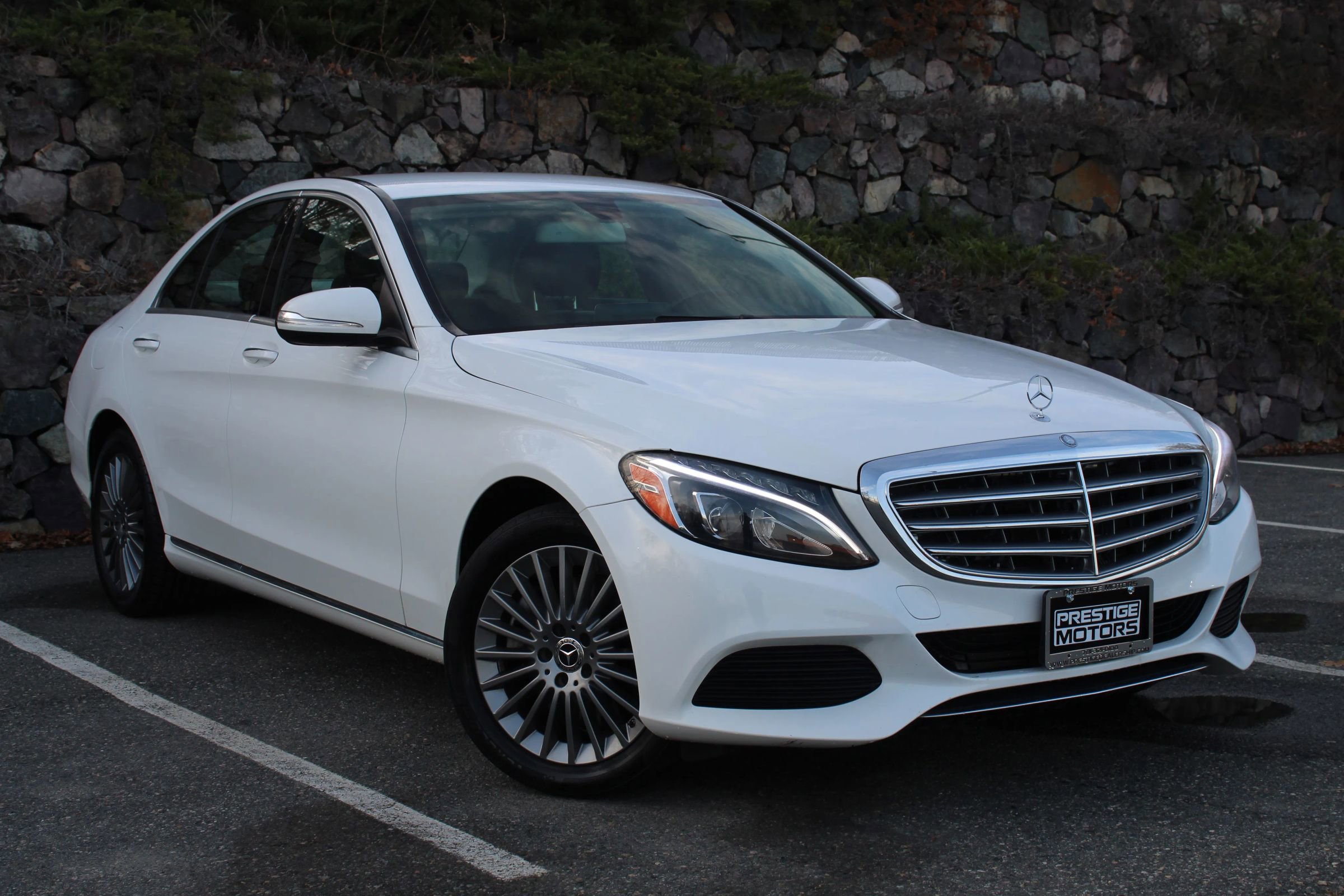 Used 2015 Mercedes-Benz C 300 4MATIC Sedan image 4