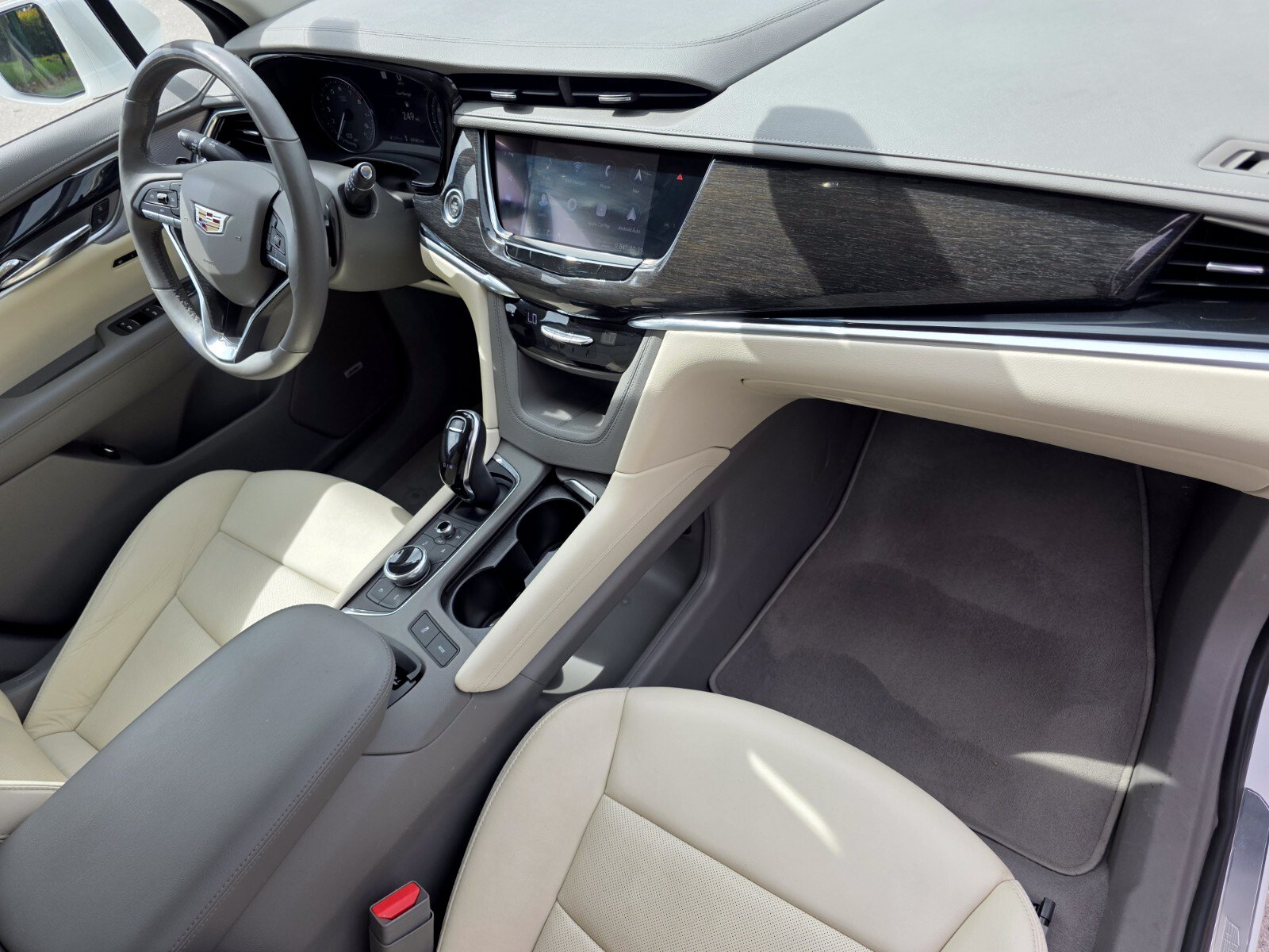 Used 2020 Cadillac XT6 Premium Luxury FWD image 31