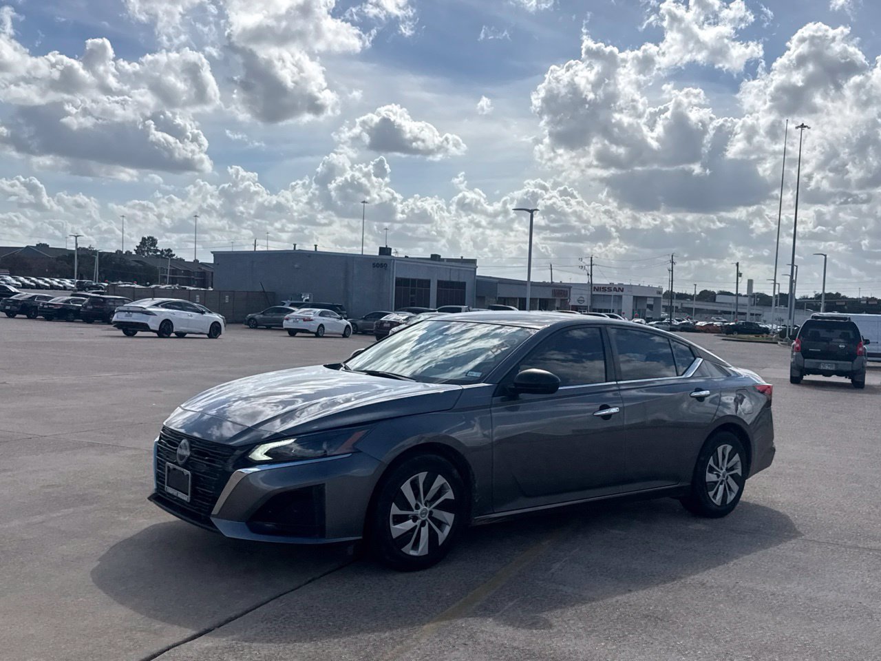 Used 2025 Nissan Altima 2.5 S FWD image 12