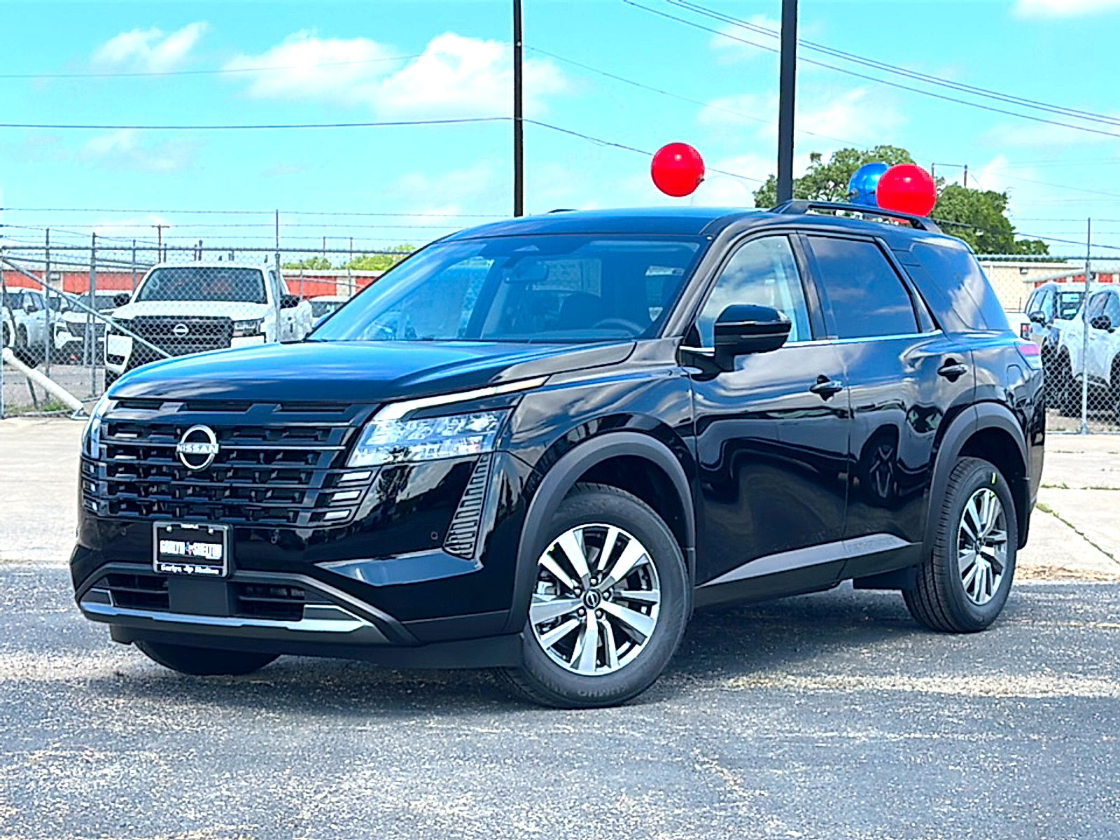 New 2026 Nissan Pathfinder SL image 2