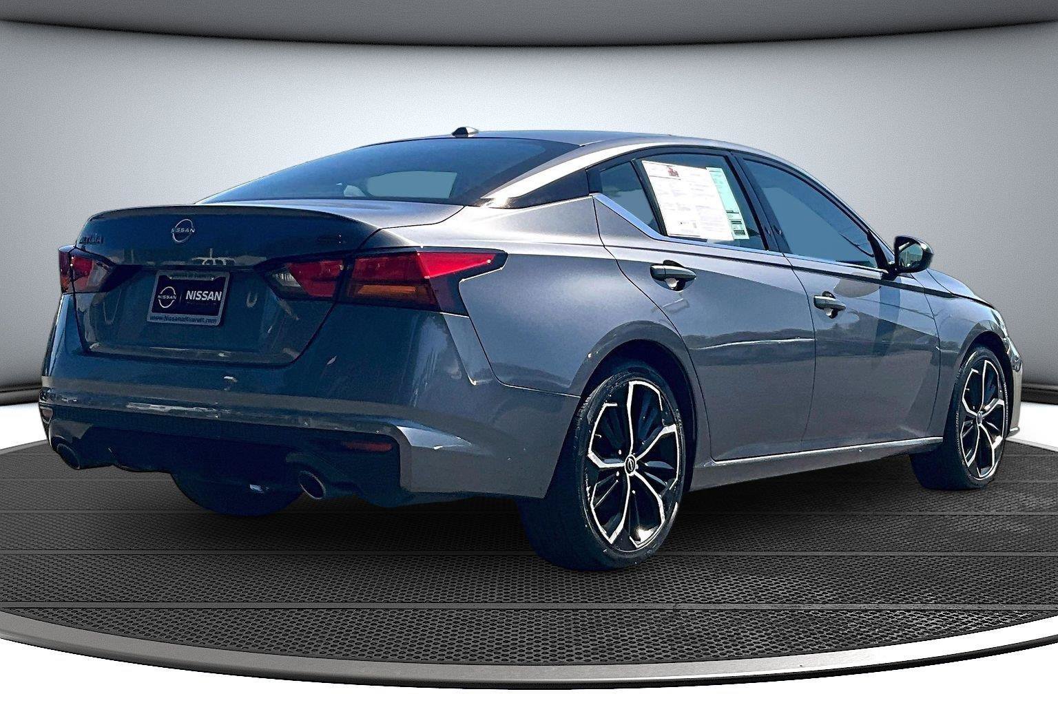 Used 2024 Nissan Altima 2.5 SR FWD image 7
