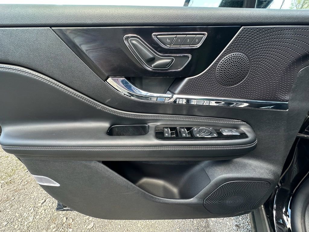 New 2026 Lincoln Corsair Reserve w/ Jet Appearance Package AWD/4WD image 19