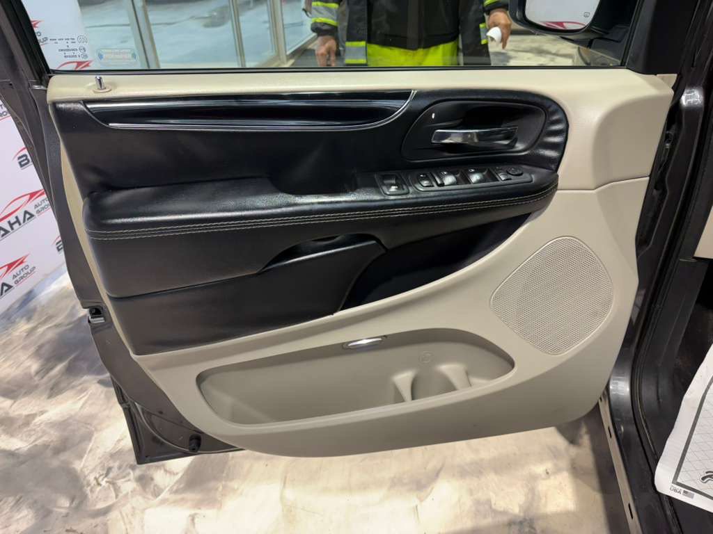 Used 2019 Dodge Grand Caravan SXT FWD image 31