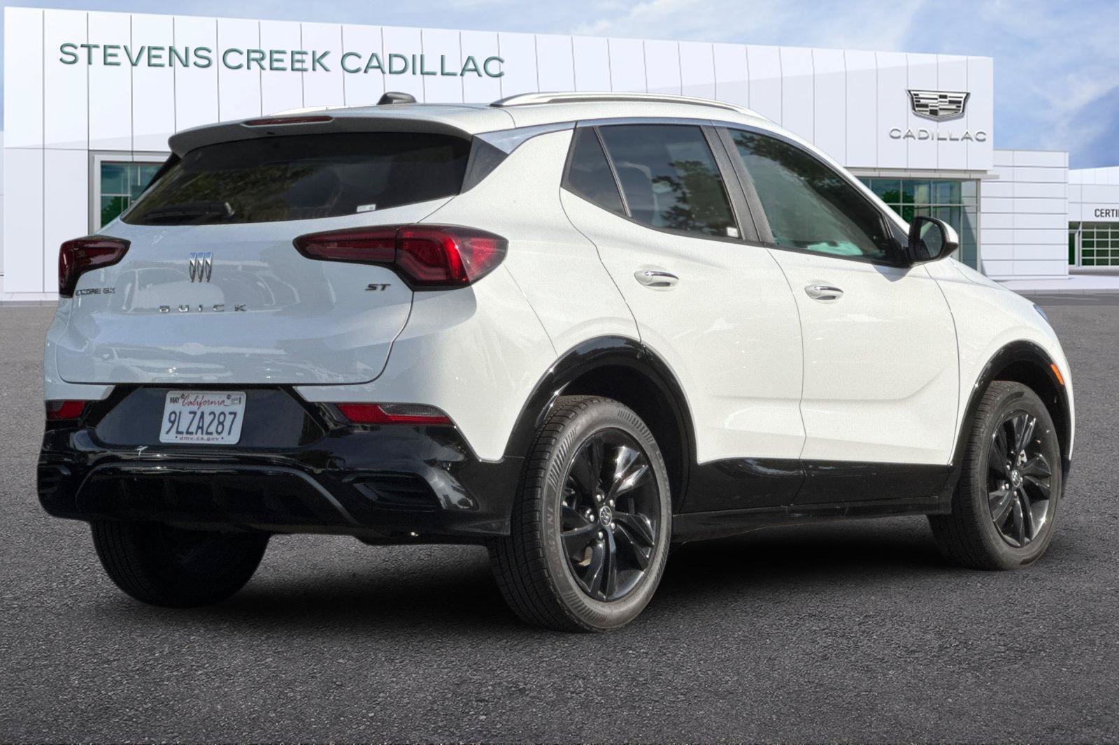 Used 2024 Buick Encore GX Sport Touring FWD image 3