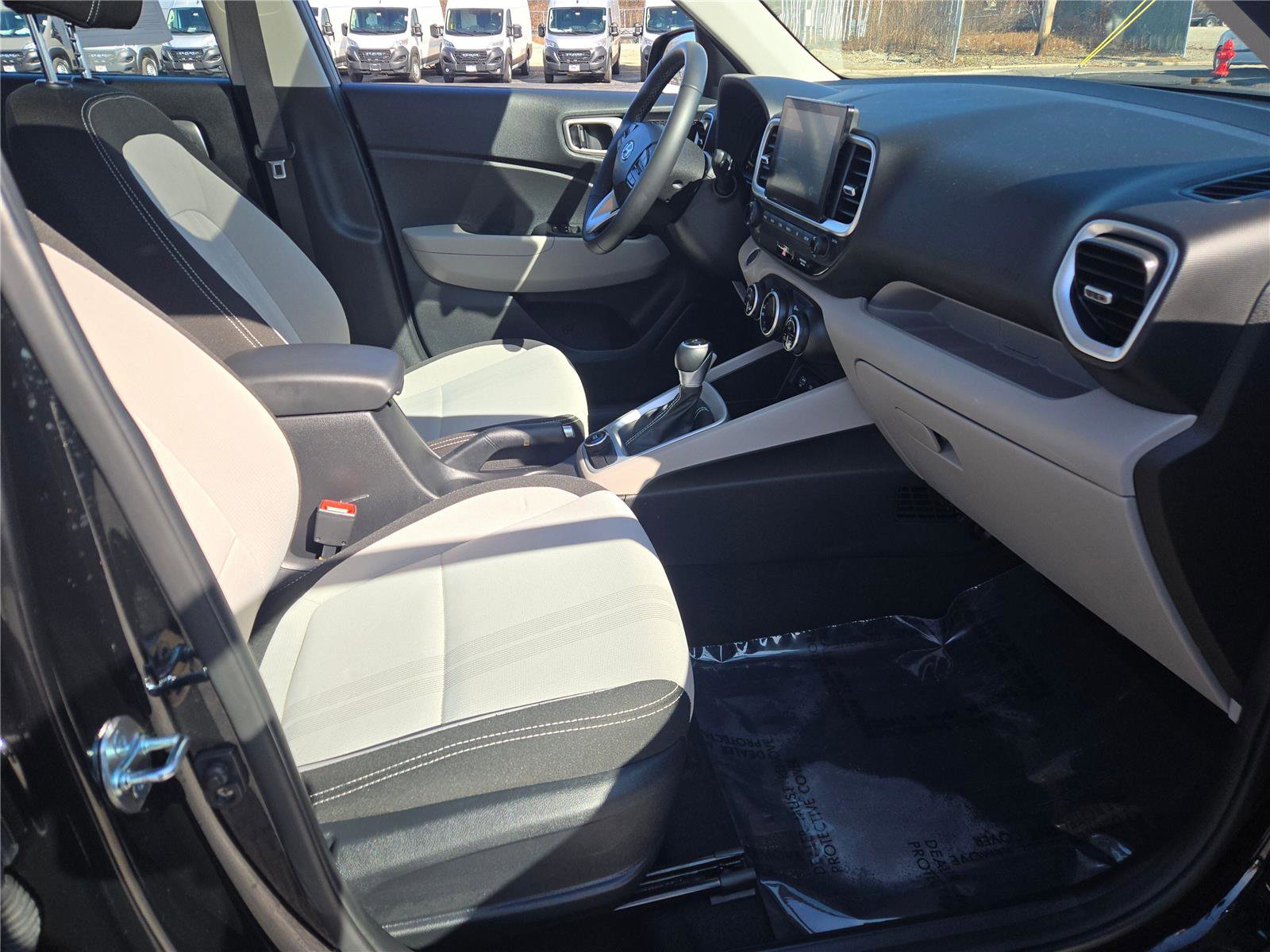 Used 2025 Hyundai Venue SEL image 7