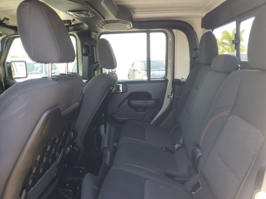 Used 2022 Jeep Gladiator Mojave w/ LED Lighting Group AWD/4WD image 9