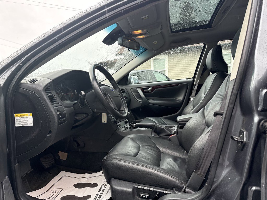 Used 2004 Volvo V70 2.5T FWD image 13