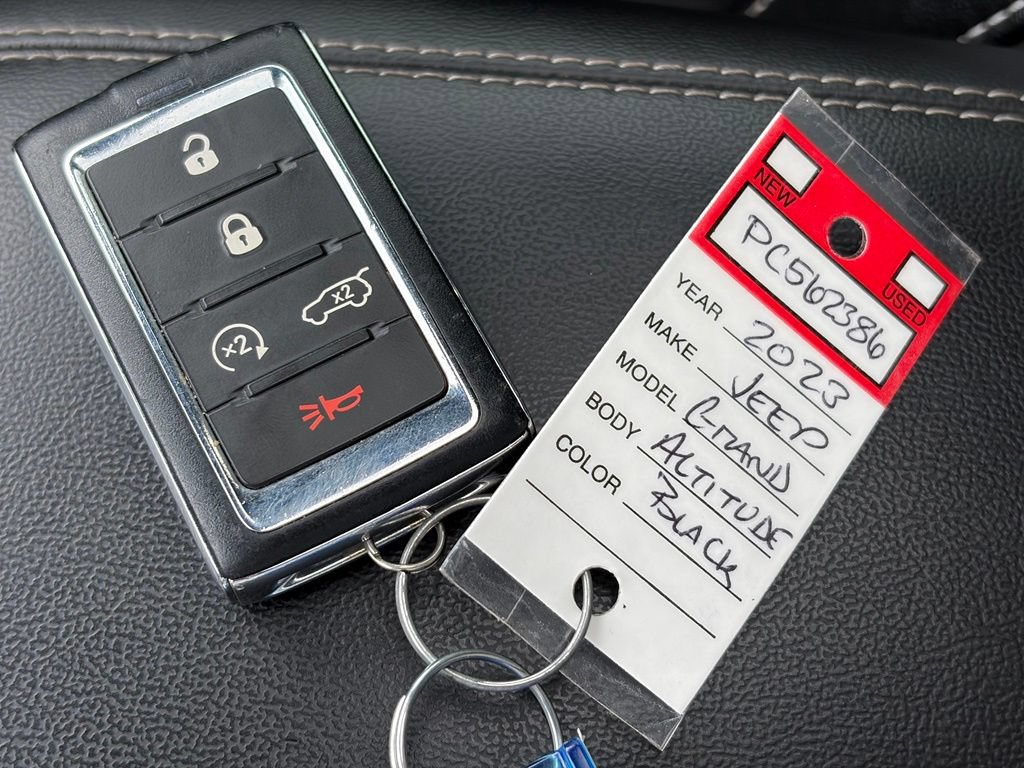 Used 2023 Jeep Grand Cherokee Altitude AWD/4WD image 39