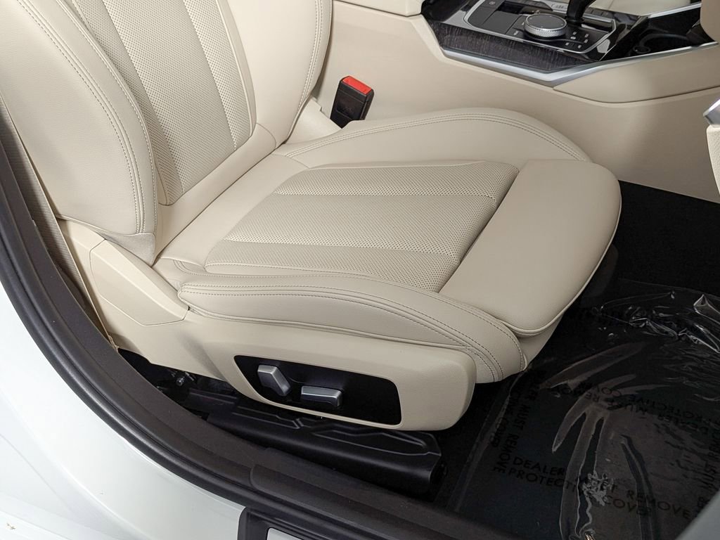 Certified 2022 BMW 330i xDrive Sedan w/ Premium Package 2 AWD/4WD image 28
