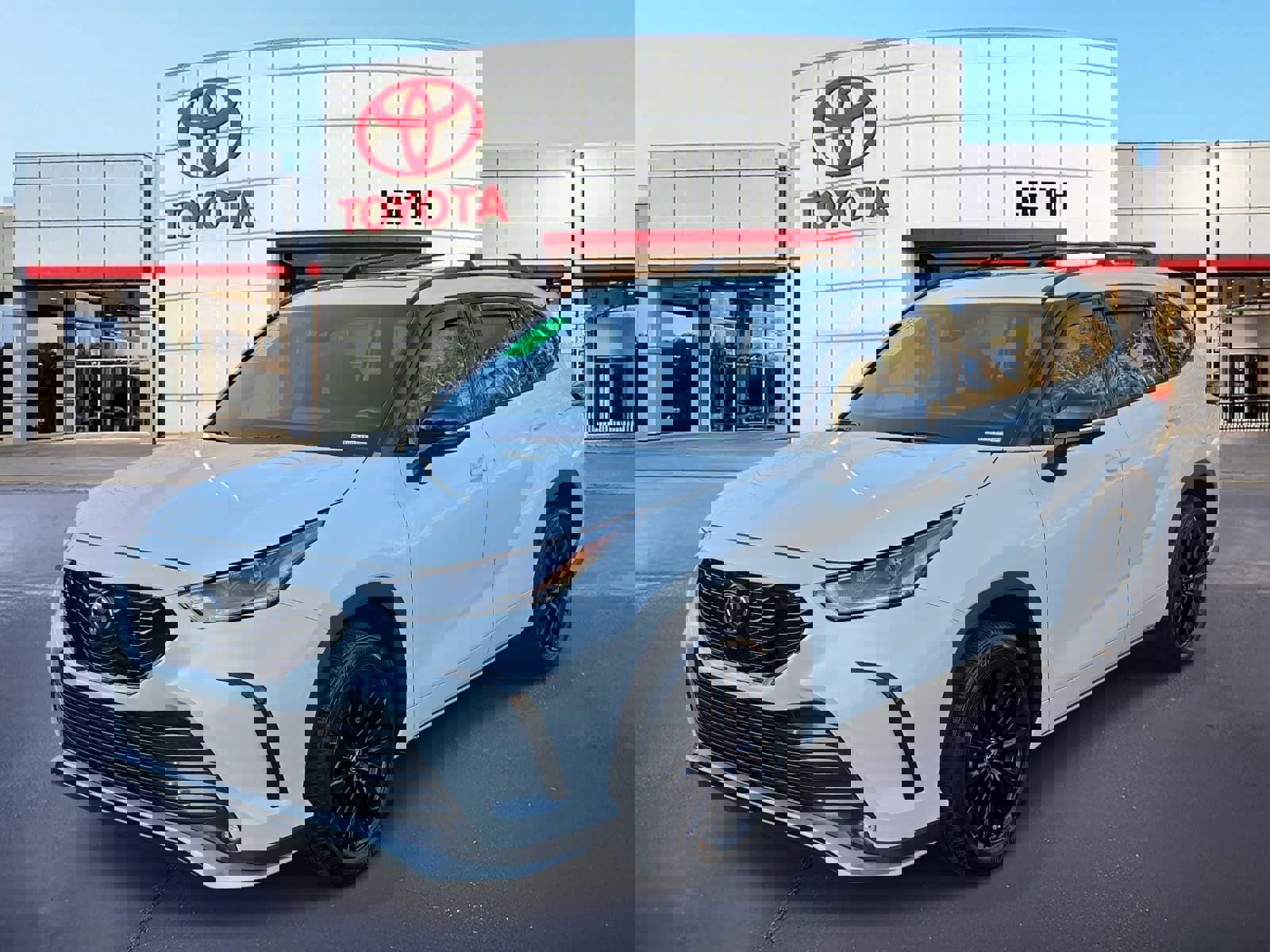 Used 2023 Toyota Highlander XSE image 1