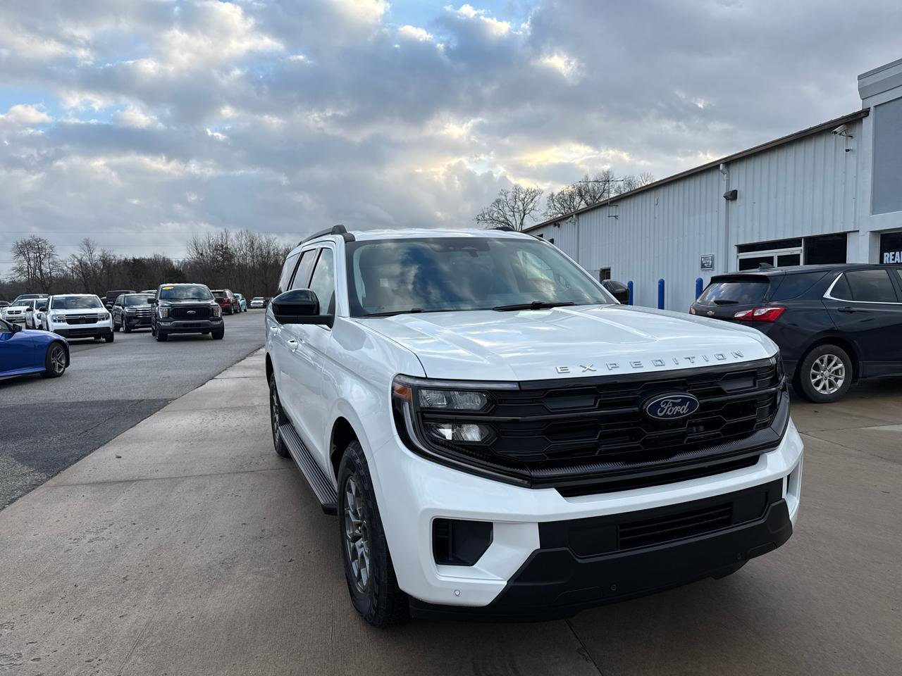 New 2025 Ford Expedition Active AWD/4WD image 1