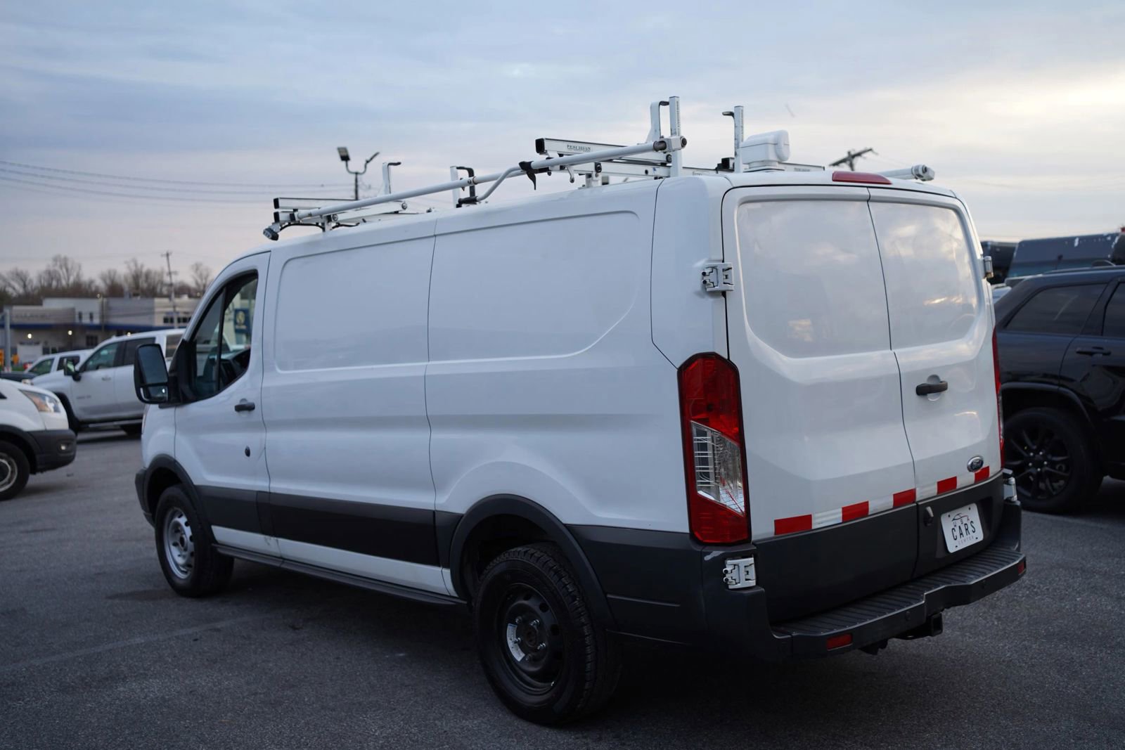 Used 2016 Ford Transit 250 130 Low Roof RWD image 4