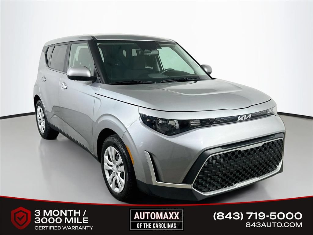 Used 2023 Kia Soul LX FWD image 1