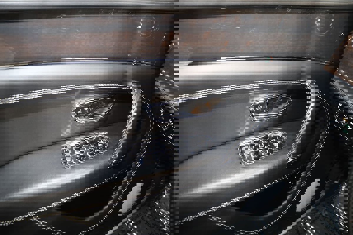 Used 2019 Bentley Bentayga image 45